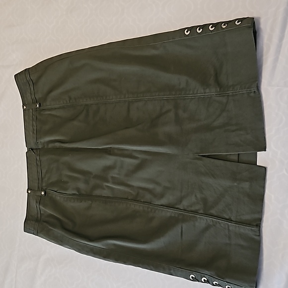 WHBM Slim skirt, khaki, size 8 - Picture 2 of 4